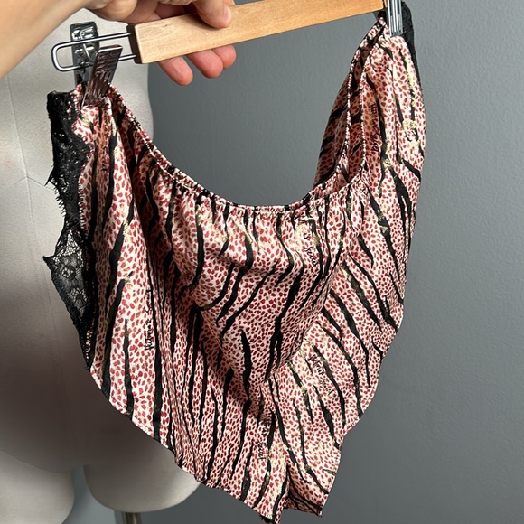 Victoria’s Secret Sleep Set Camo Top and Bottom size XL- like new - Picture 6 of 12